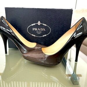 Prada sz 38 grey/black Patent leather heels